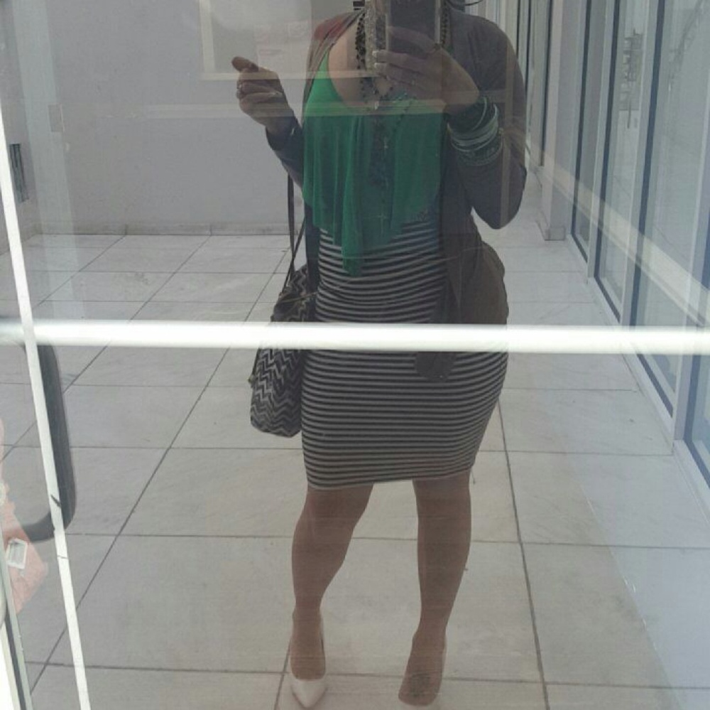 Pencil skirt... high - can not wear on hips